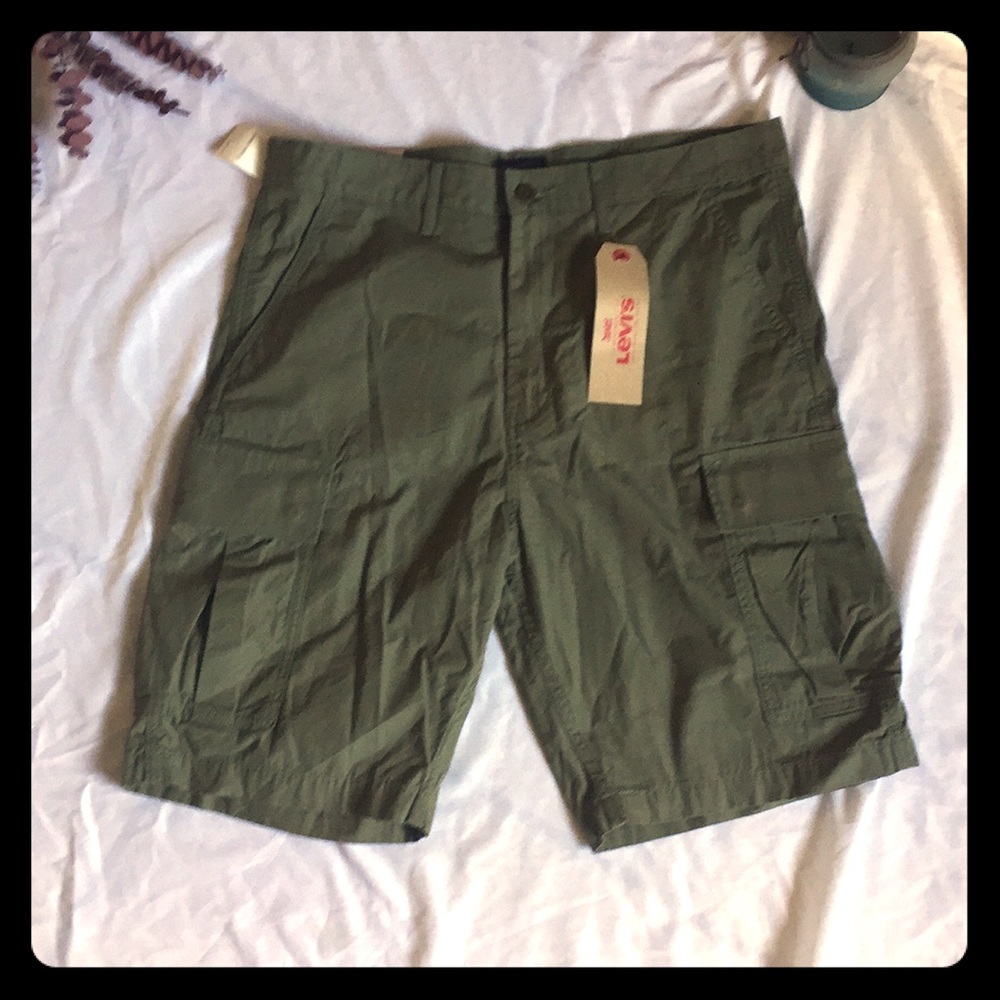 Levi’s Carrier Cargo Shorts NWT 33